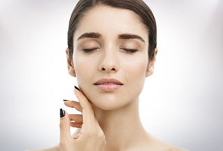 ¡Dile adiós a las bolsas de los ojos! Centro Bellastetik