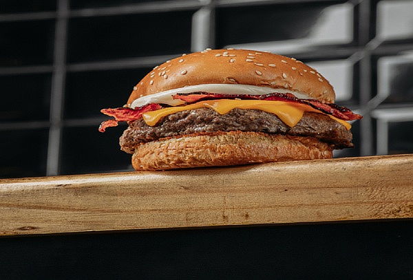 Burger Murdoc + Doble Queso Cheddar + Tocino + Bebida 350ml