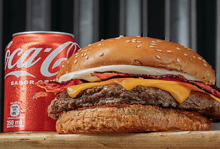 Burger Murdoc + Doble Queso Cheddar + Tocino + Bebida 350ml