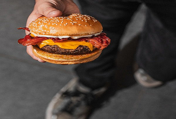 Burger Murdoc + Doble Queso Cheddar + Tocino + Bebida 350ml