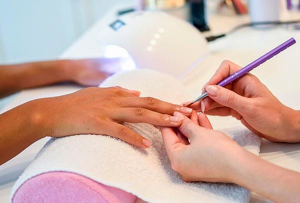 Pack Masaje Capilar + Manicure + Lifting de Pestañas + Tinte