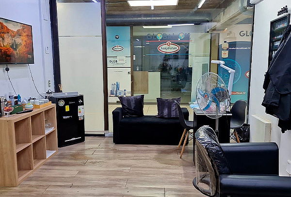 Retoque de Raíz (Color) + Masaje de Ácido Hialurónico