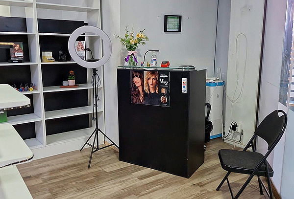 Retoque de Raíz (Color) + Masaje de Ácido Hialurónico