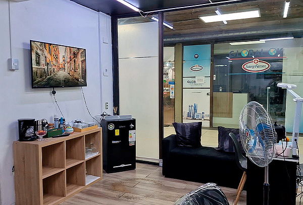 Retoque de Raíz (Color) + Masaje de Ácido Hialurónico