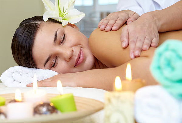 Tarde de spa: Masaje cuerpo completo,  limpieza y más