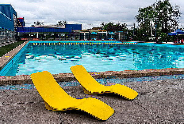 Entrada a Piscina exterior Club Recrear