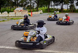 Carrera de 8 o 10 Vueltas para 1,4 o 6, Kartodromo valentino