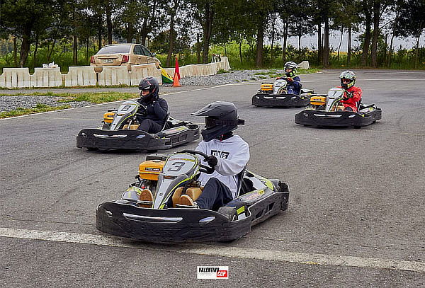Carrera de 8 o 10 Vueltas para 1,4 o 6, Kartodromo valentino