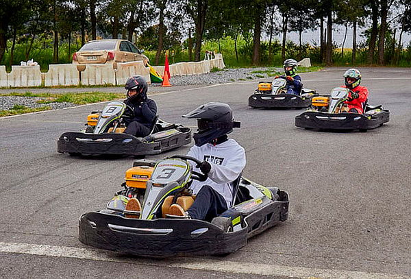 Carrera de 8 o 10 Vueltas para 1,4 o 6, Kartodromo valentino