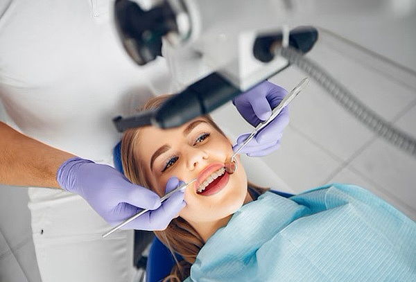 Limpieza dental + Destartraje + Pulido coronario + Flúor 