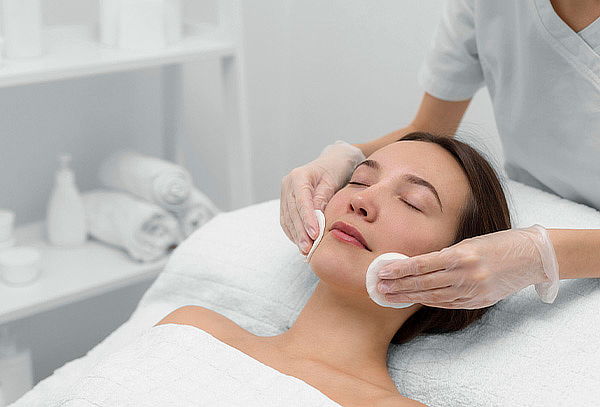 1 sesión de Rejuvenecimiento + limpieza + peeling  facial !!