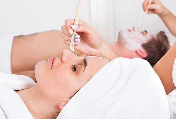 Limpieza Facial Profunda + Velo de Colágeno en Les Gemeaux