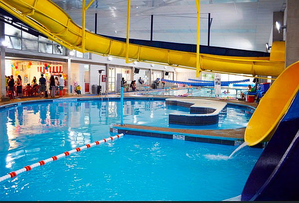 Entrada a Piscina interior, Club Recrear Macul