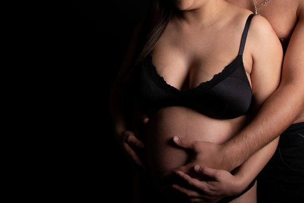 Sesión Fotográfica para Embarazada en Click Producciones 