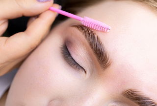 Lifting de pestañas + laminado de cejas + vitaminas y tinte 