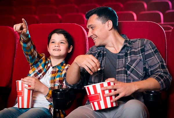 Combo CINEPLANET: 2 Entradas +Pop Gigante +2 Bebidas Grandes