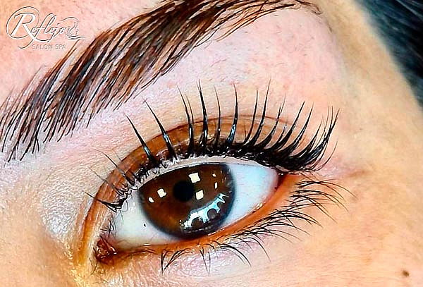 Lifting de pestañas + Esmalte permanente combinado  1 tono 