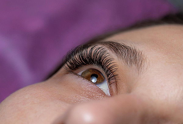 Lifting de pestañas + tinte + vit + Un facial hidratante 