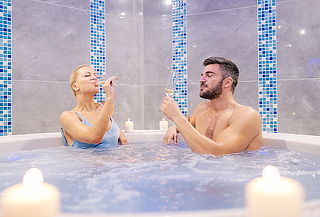 Spa en pareja Jacuzzi:  Incluye cortesia, jacuzzi y más