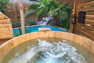 Spa Ritual para 2: Tinajas+ Saunas + Piscina + Masaje 