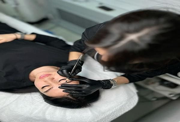 Microblading de Cejas + Diseño + Perfilado