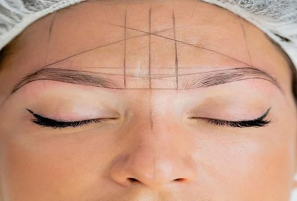 Microblading de Cejas + Diseño + Perfilado