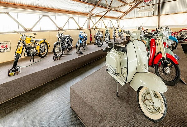 Museo del Vino y Museo de Autos y Motos en Viña Santa Cruz