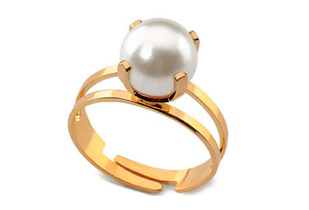 44% Anillo solitario de perla en oro laminado, ajustable.