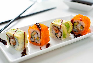 50% Menú Japonés para 2 en Nikkei Sushi, Providencia