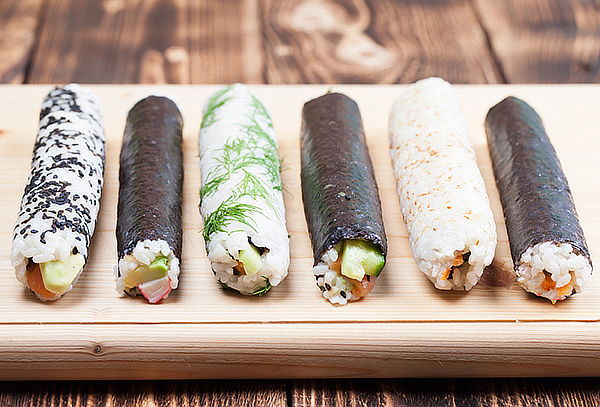 2 Hand Roll con 3 Ingredientes, en Sushi Sama Providencia