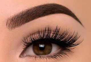 Extensiones de Pestañas en Fibra Natural y Diseño de Cejas Extensiones de Pestañas en Fibra Natural y Diseño de Cejas