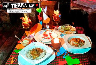 Cena Romántica con Vino y Postre en Santa Isabel Cena Romántica con Vino y Postre en Santa Isabel