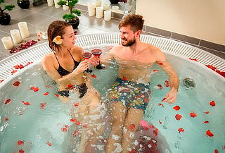 Día de Spa para Pareja con Jacuzzi en Galerías Día de Spa para Pareja con Jacuzzi en Galerías