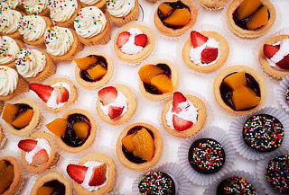 150 Mini Pasabocas: Trufas Tartaletas y Cupcakes