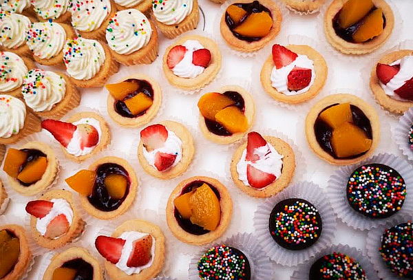 150 Mini Pasabocas: Trufas Tartaletas y Cupcakes