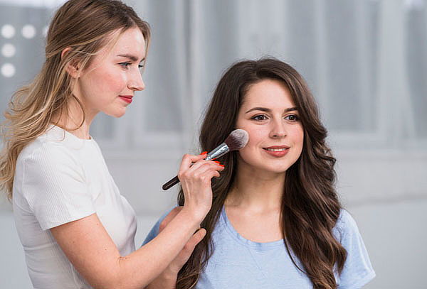 Maquillaje Social + Cepillado con Ondas + Perfilado Cejas 