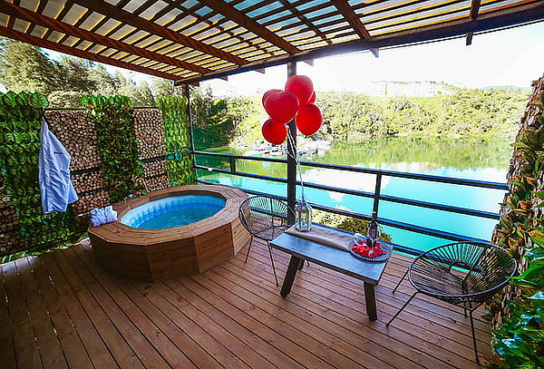 Guatapé para 2: Hospedaje de Lujo + Jacuzzi + Desayuno 