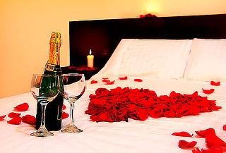 Noche Romántica en Suite + Tina + Vino + Bouquet 12 Rosas