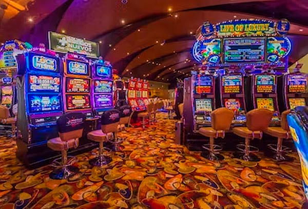 Noche de Casino Paga $19.990 y Juega $40.000  Maquinas 