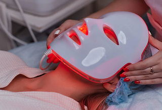 Limpieza Facial Profunda con Máscara LED  y Bioestimulación