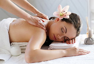 Terapia Wellness con Tina de Hidromasaje + Copa de Vino 