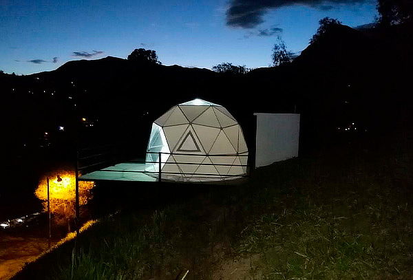 Noche Romántica en Glamping + Botella de Champagne