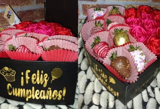 Detalle Rosas eternas + Chocolates tipo ferrero o fresas 
