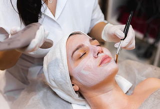 Porcelanización Facial: Devuelve Luminosidad a tu Rostro 