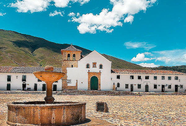 Tour Villa de Leyva + Ráquira + Chiquinquirá + Pozos Azules 