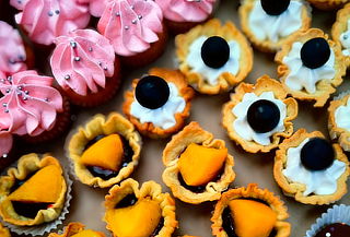 75 Mini Pasabocas: Trufas Tartaletas y Cupcakes