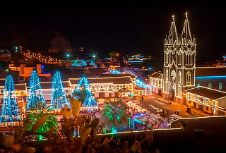 Alumbrados Navideños por Boyacá: Pueblitos + Puente Alumbrados Navideños por Boyacá: Pueblitos + Puente