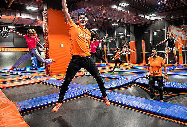 90 Minutos de Salto en Sky Zone - Plaza Claro