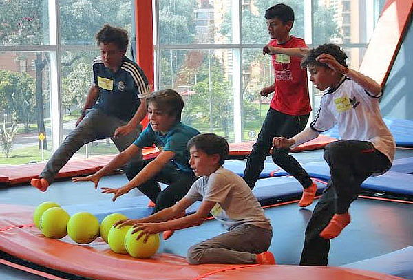 90 Minutos de Salto en Sky Zone - Plaza Claro