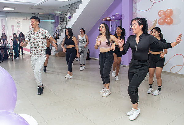 6, 8 o 12 Clases de Baile en 3 Sedes a Elección